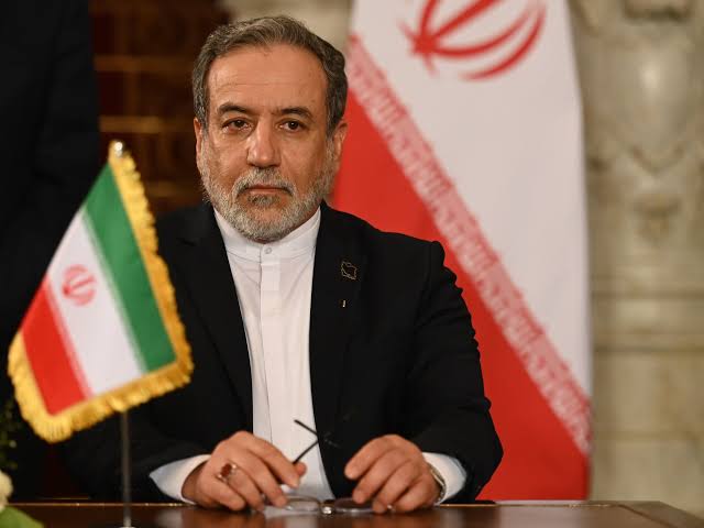 وزير الخارجية الإيراني: واشنطن ملزمة بمنع إسرائيل من تقويض الاتفاق