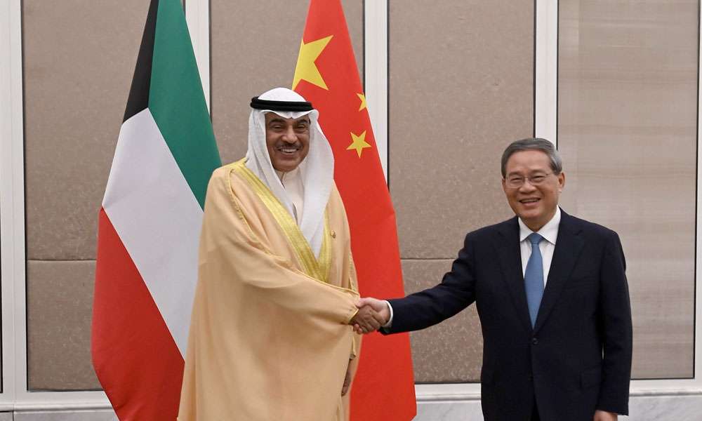 ممثل سمو أمير البلاد سمو ولي العهد يلتقي رئيس مجلس الدولة الصيني في ماليزيا