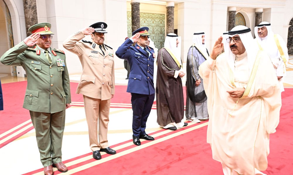 سمو أمير البلاد يتوجه إلى فرنسا في زيارة رسمية
