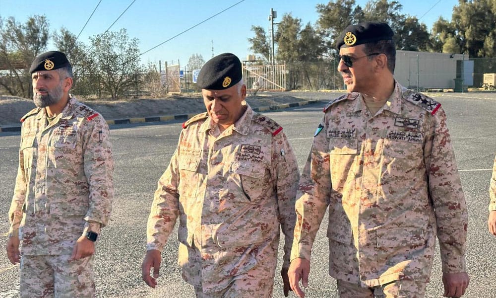 رئيس الأركان العامة يتفقد عددا من المواقع التابعة للجيش الكويتي