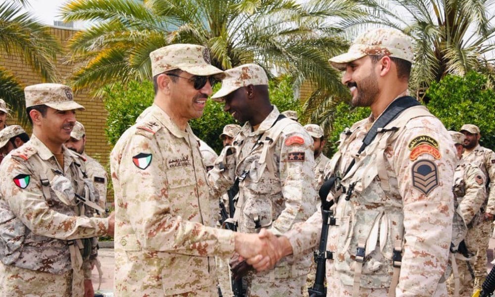 رئيس الأركان العامة للجيش يزور عددا من المواقع العسكرية بمناسبة عيد الفطر السعيد