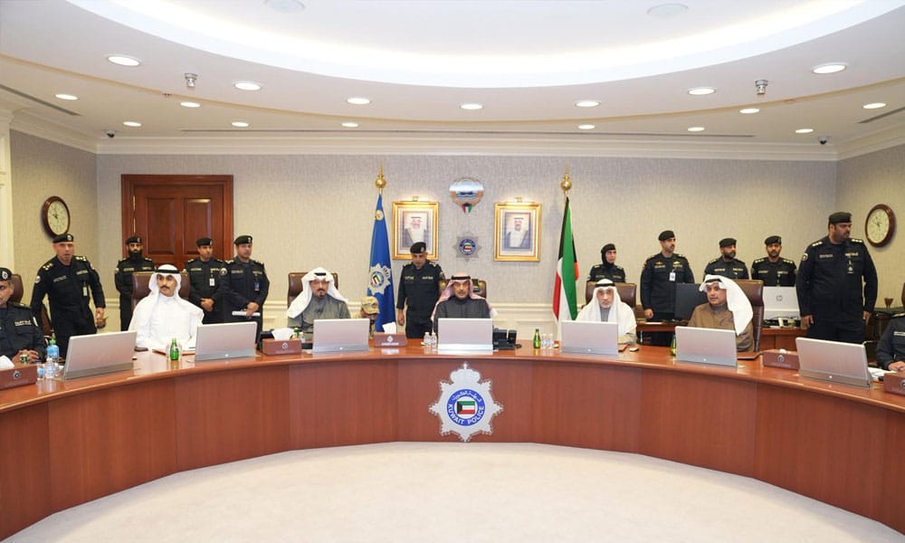 سمو ولي العهد وسمو رئيس مجلس الوزراء يقومان بزيارة إلى غرفة اتخاذ القرار بمبنى وزارة الداخلية